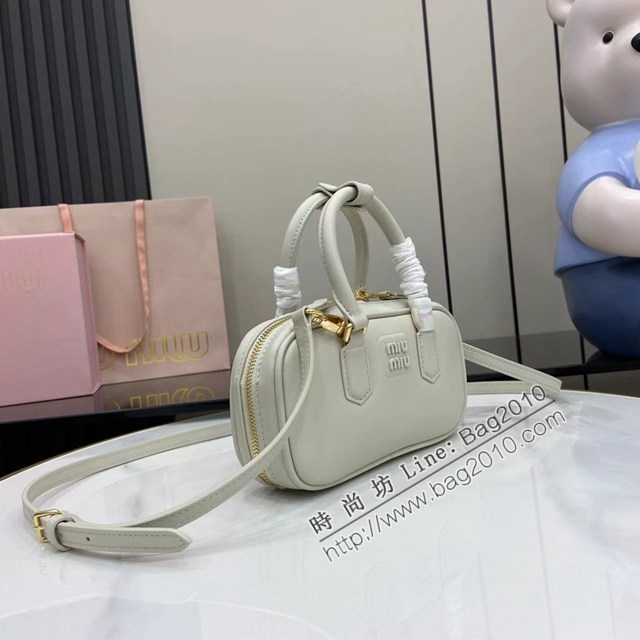 MIU MIU專櫃繆繆經典款迷你保齡球包Arcadie皮革迷你手袋 jh2839型號：5BP088